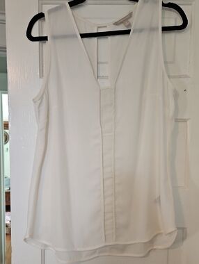 Banana Republic Cream Sleeveless V-Neck Top